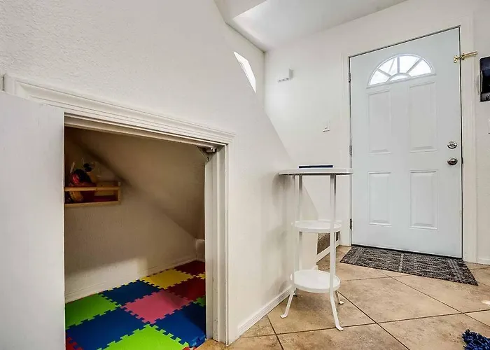 Apartment 2 Community Pools-fully Stocked For Longer *