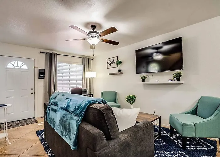 2 Community Pools-fully Stocked For Longer Apartment *
