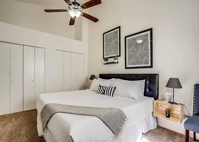 2 Community Pools-fully Stocked For Longer Apartment