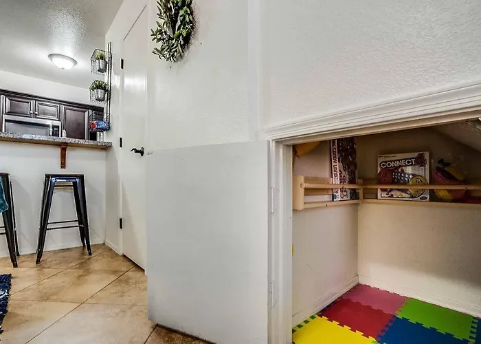 2 Community Pools-fully Stocked For Longer