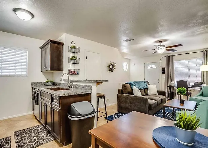 Apartment 2 Community Pools-fully Stocked For Longer *