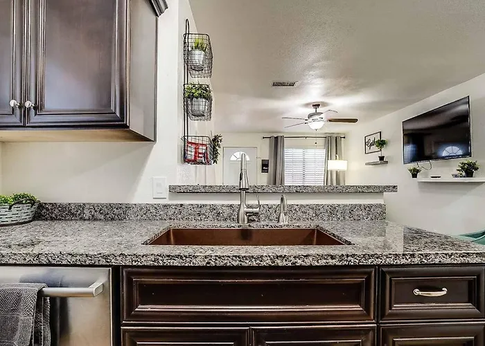 Apartment 2 Community Pools-fully Stocked For Longer