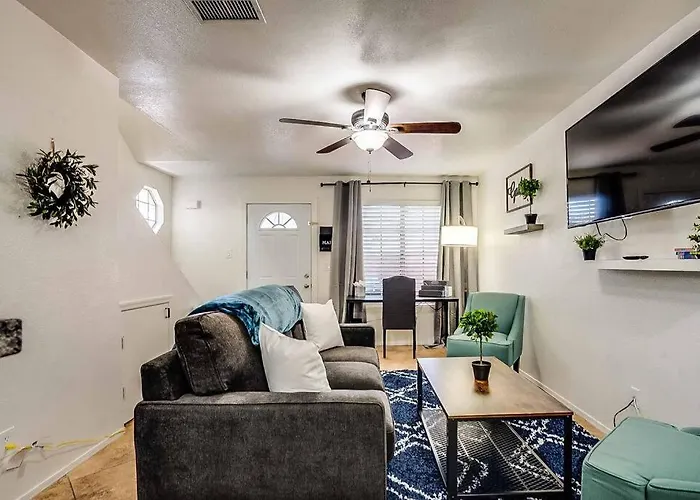 Apartment 2 Community Pools-fully Stocked For Longer